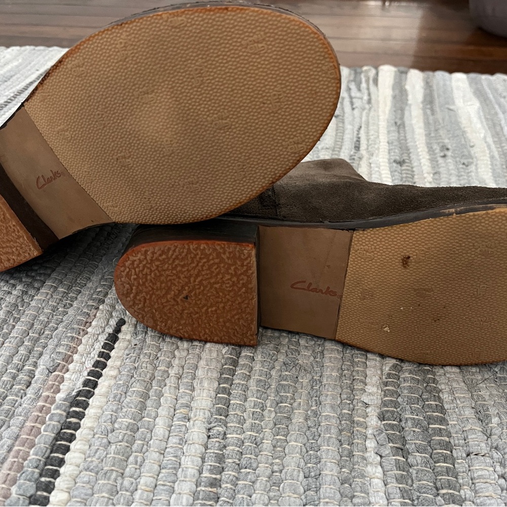 NWOT Brown Suede Ankle Boots - Picture 9 of 9